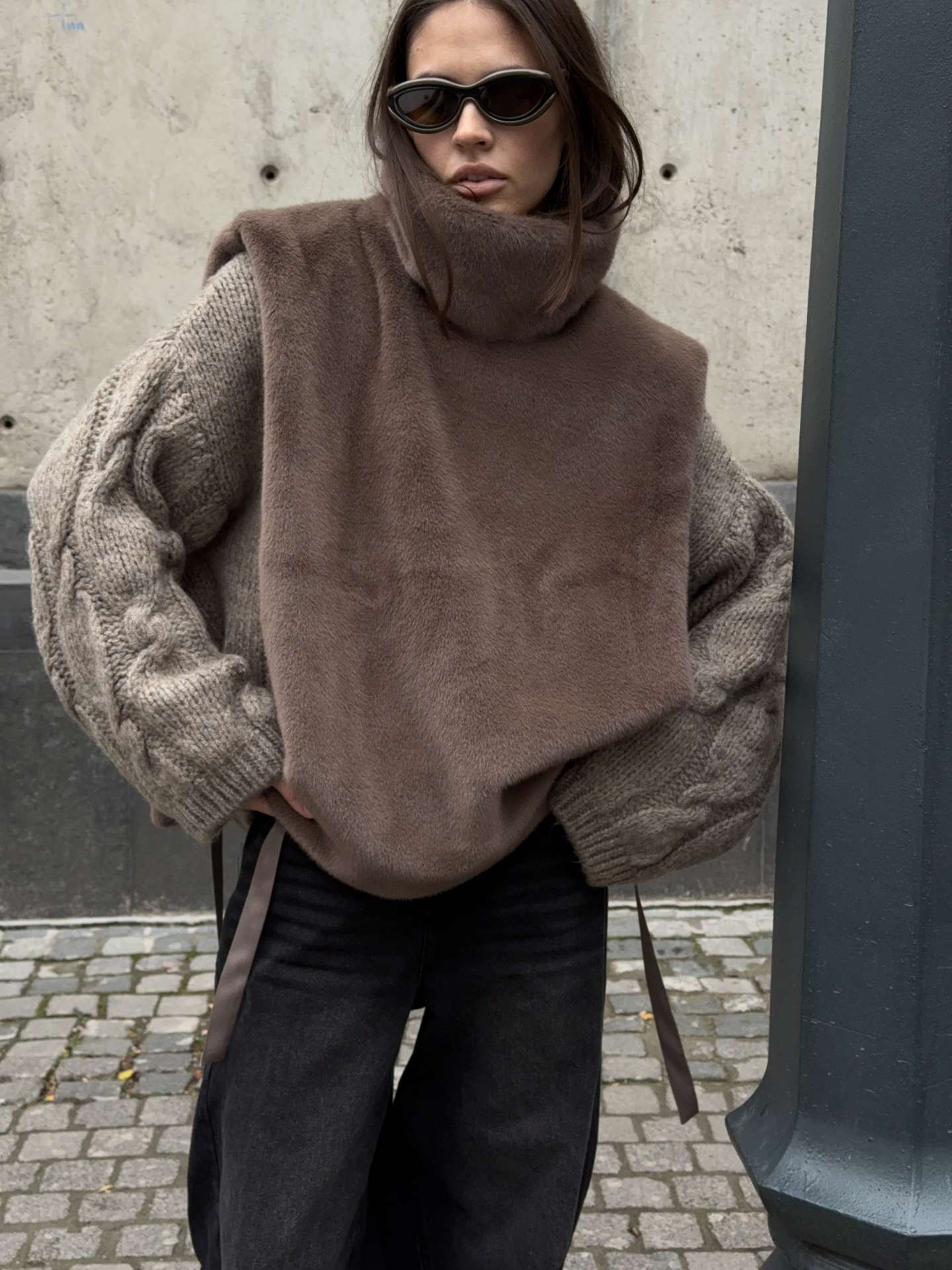 Коричневый